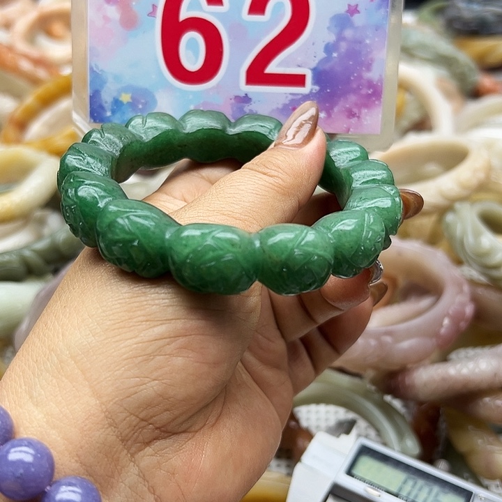 未镶嵌手镯石英岩玉