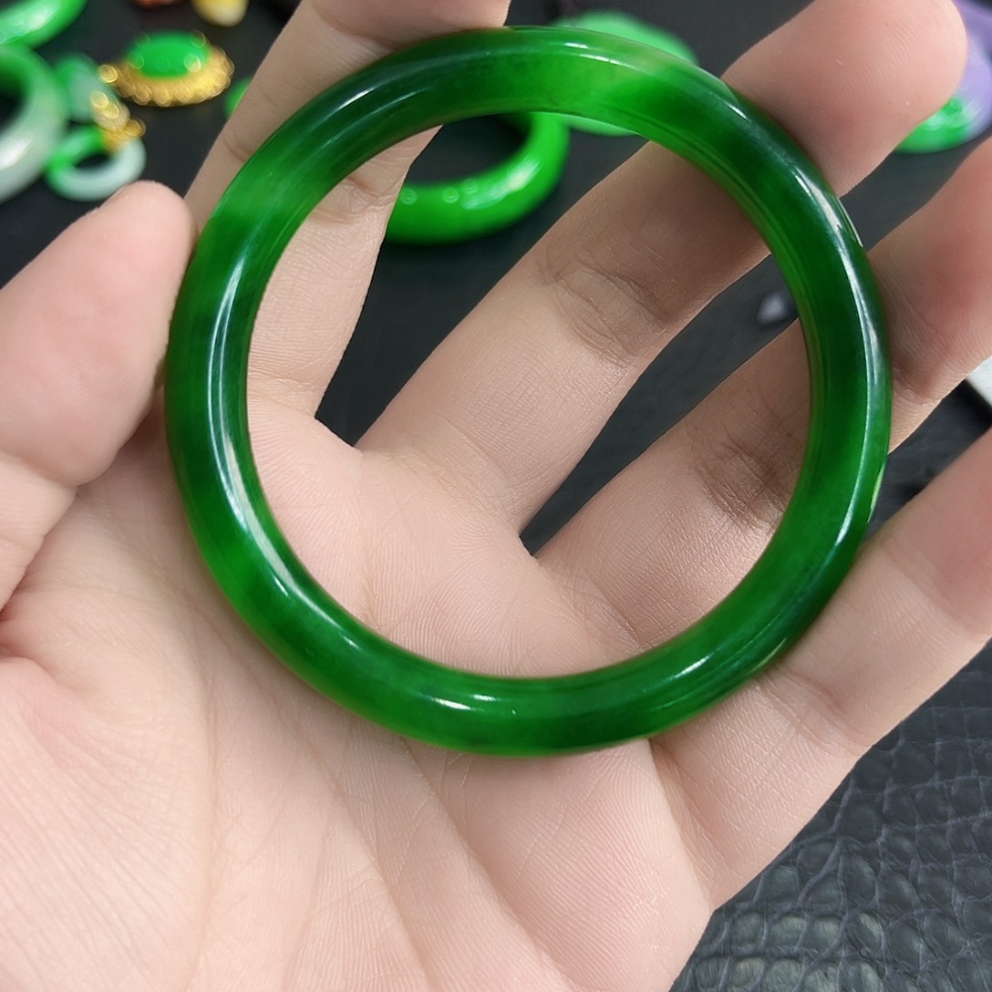 翡翠手镯未镶嵌水*多样性