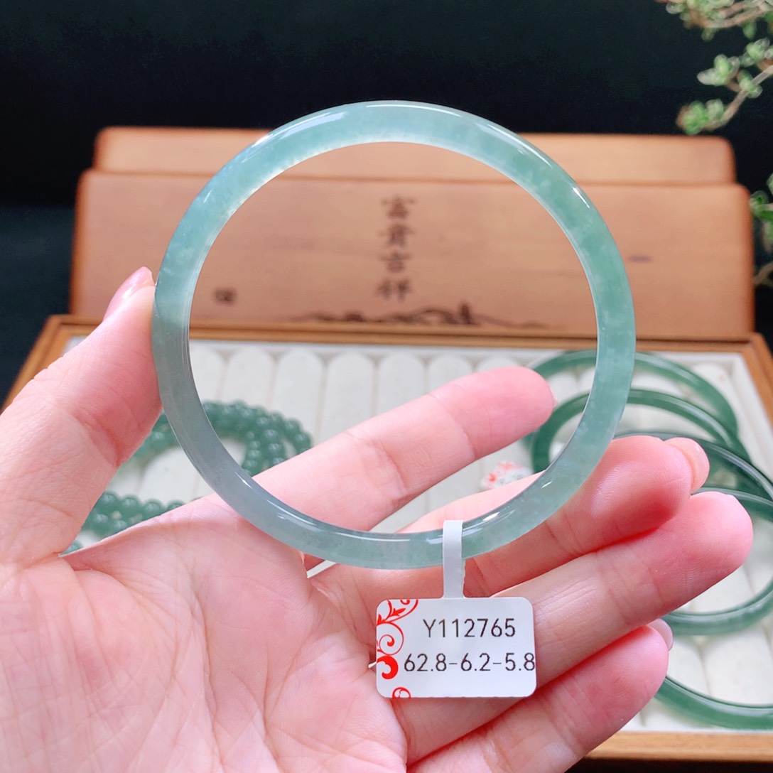 翡翠手镯（圆镯）未镶嵌