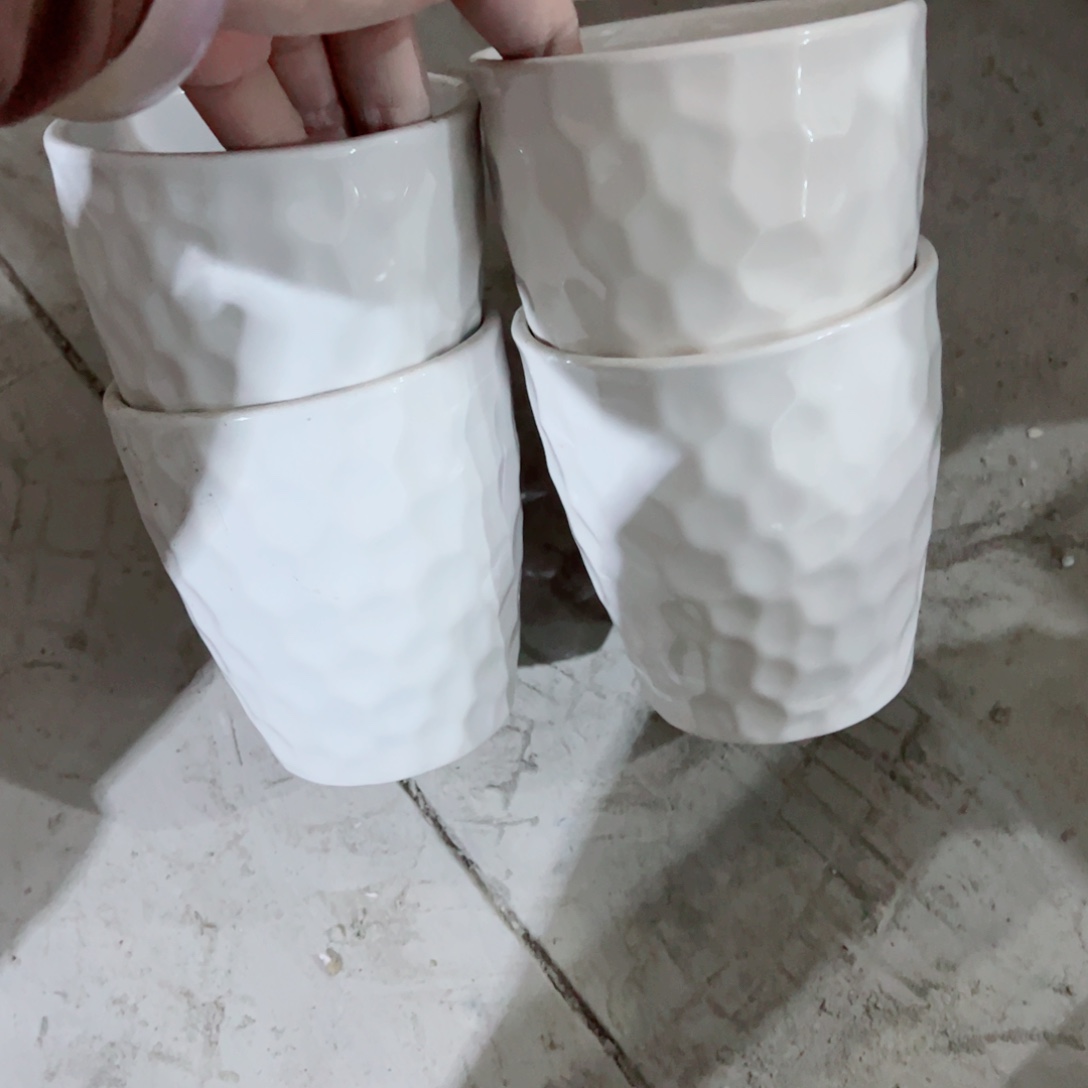 有孔，陶瓷花盆满10米包邮发货。