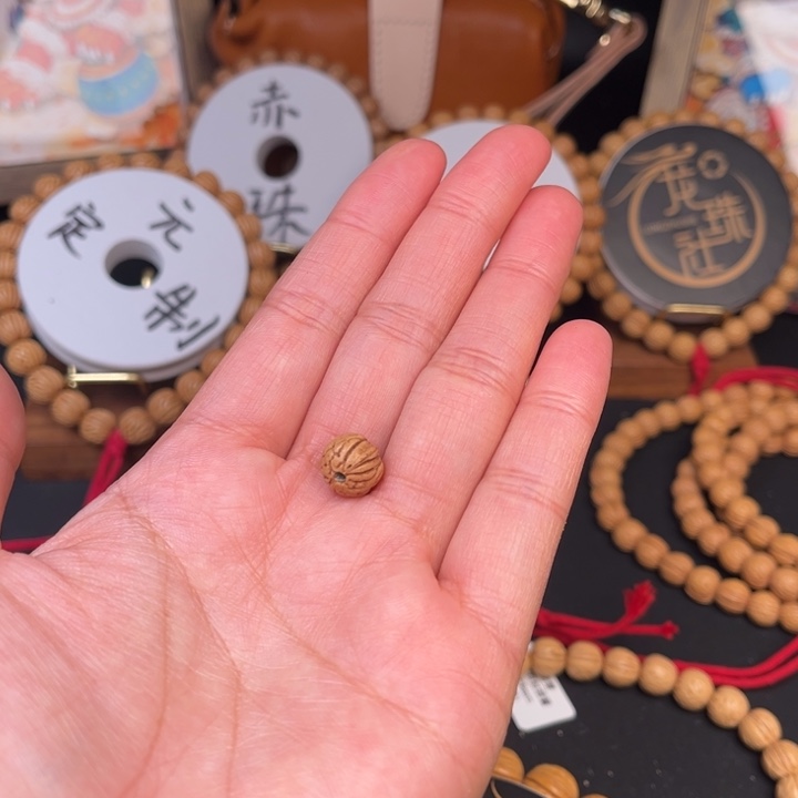 胖***乎桃核手串三通一个……..