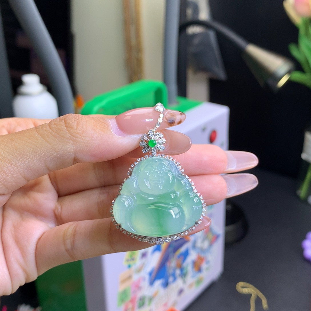 翡翠18K金镶嵌颈饰