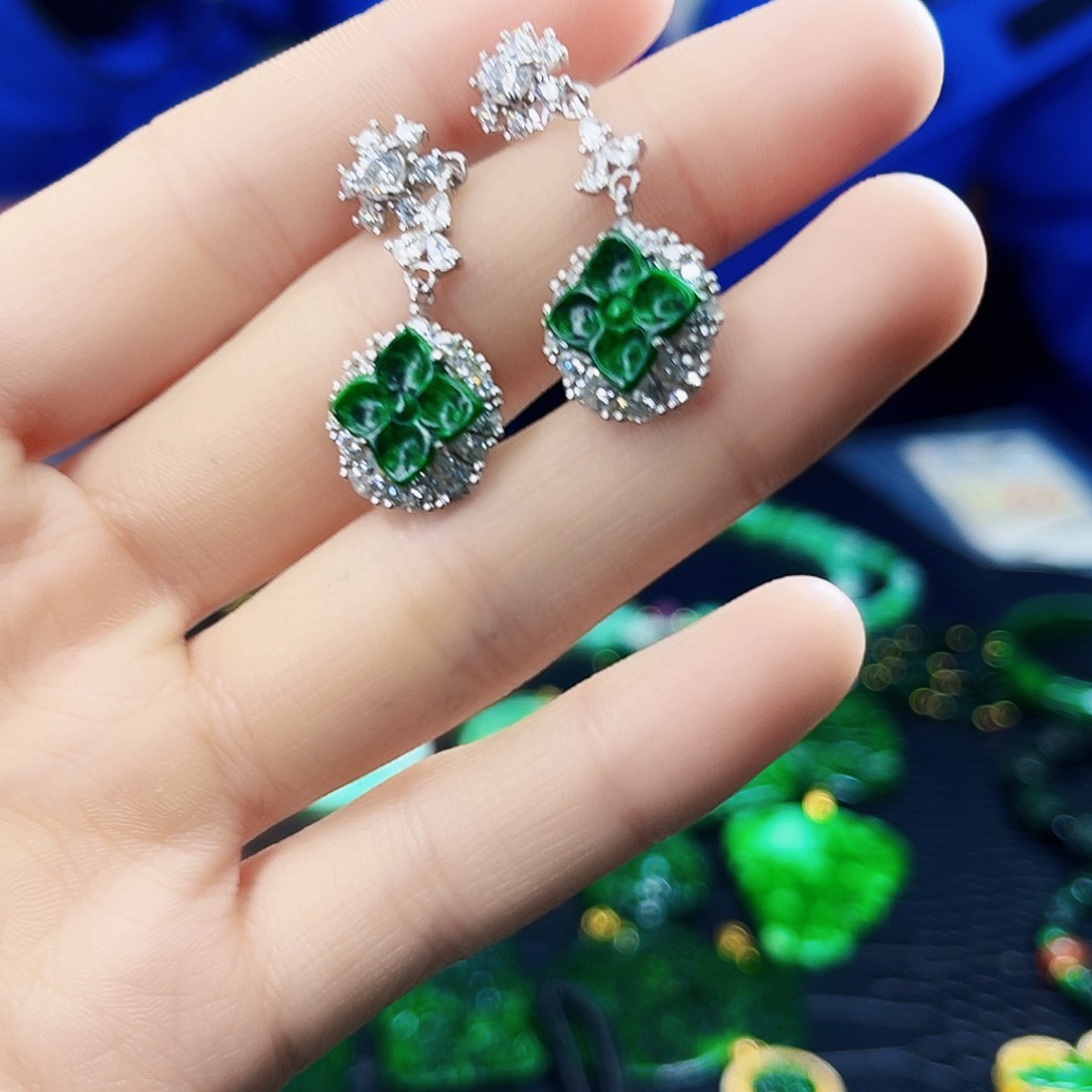 颈饰银S925镶嵌翡翠多样性