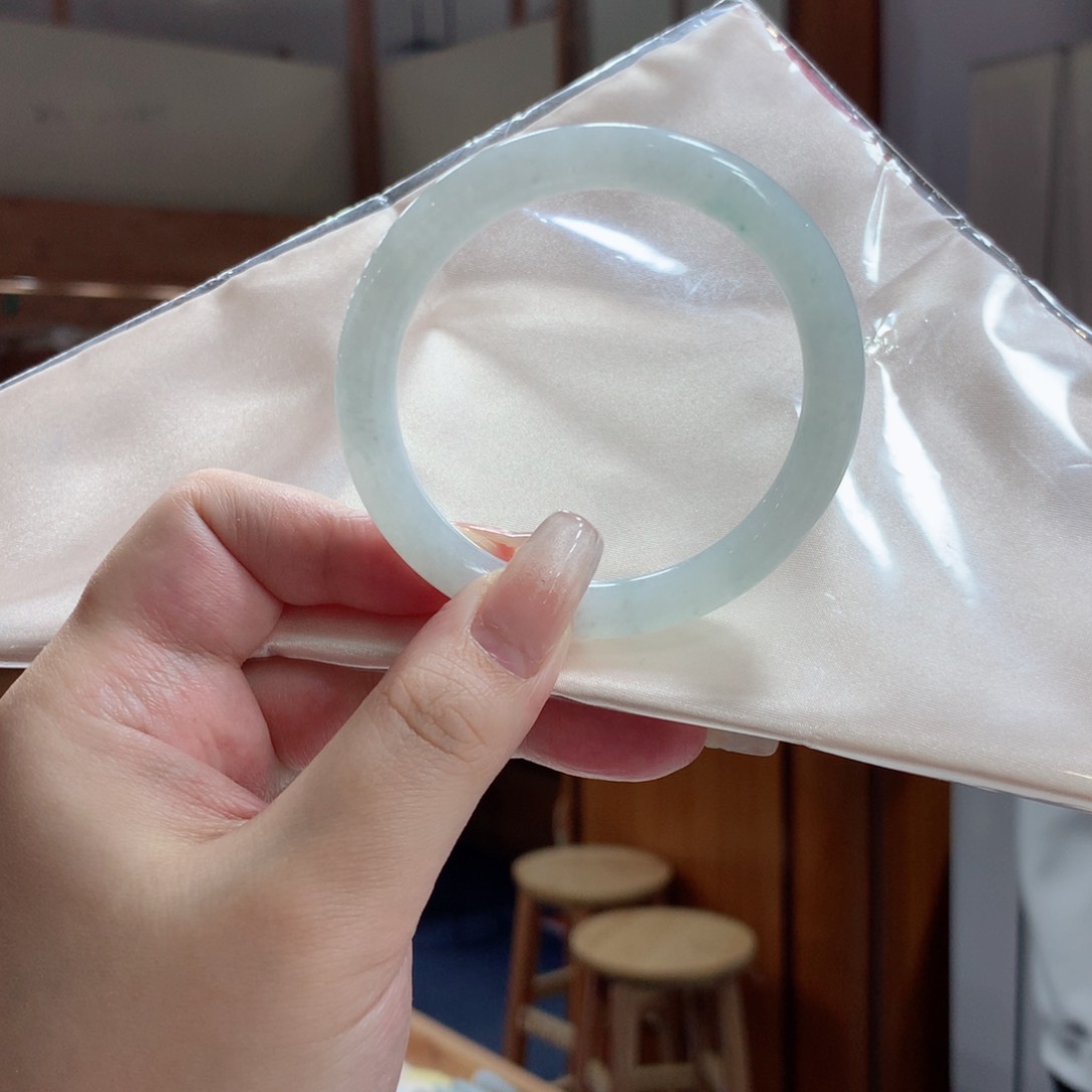 翡翠手镯未镶嵌糯*米买断
