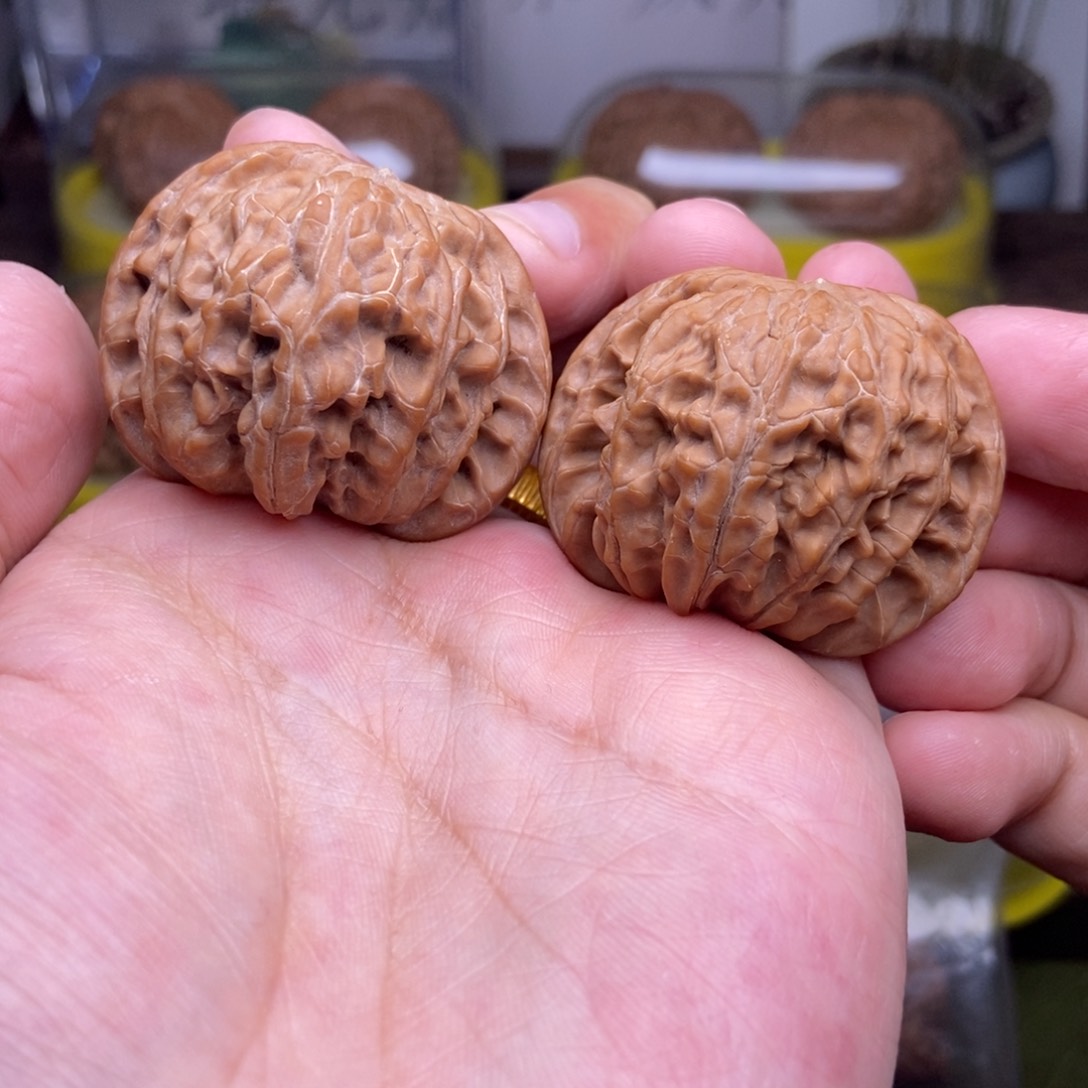文玩核桃吊坠全品41尺磨盘红皮山地2056