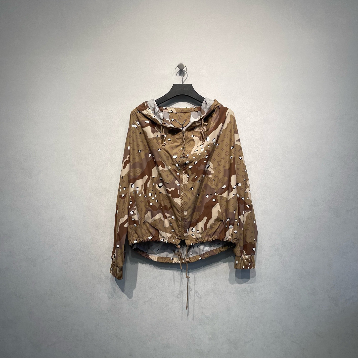 未使用 LouisVuitton/路易威登 迷彩满印拉链外套/48码/DY216741