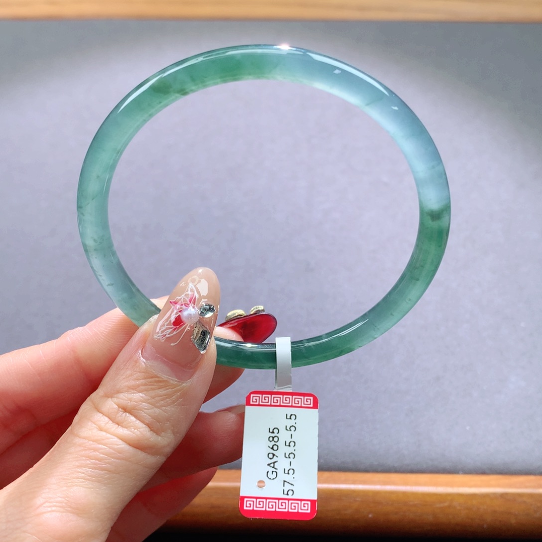 翡翠手镯未镶嵌天然翡翠手镯