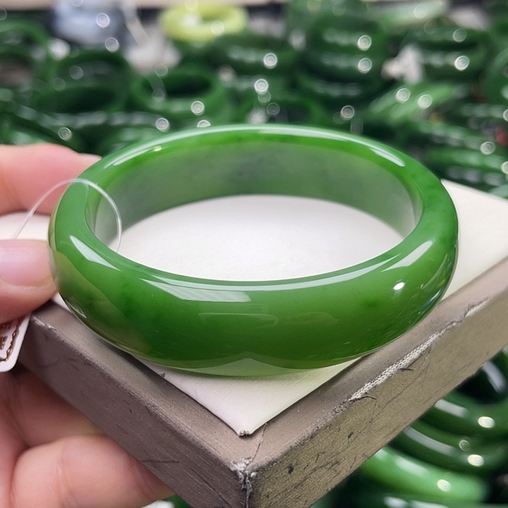 未镶嵌手镯和田玉（碧玉）