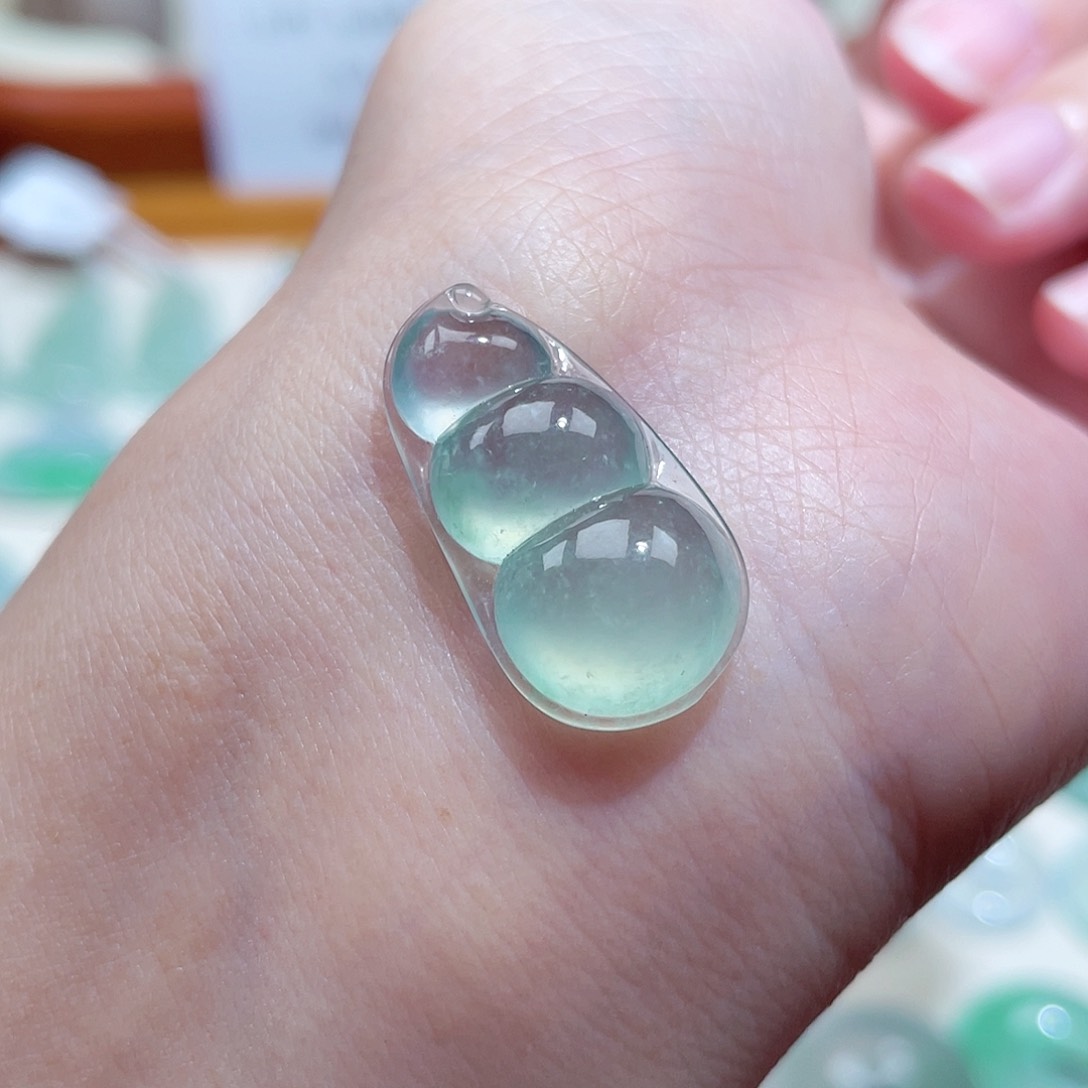 翡翠颈饰未镶嵌福豆