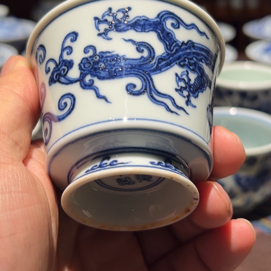 杯青花螭龙撇口马蹄杯口径约7厘米