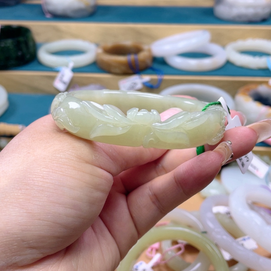 和田玉手镯未镶嵌火*