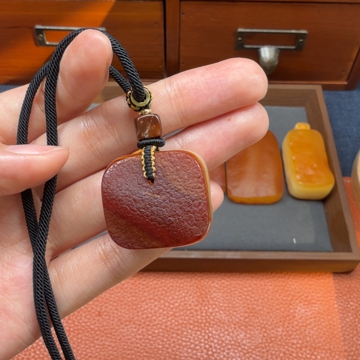 蜜蜡未镶嵌吊坠(赠链)