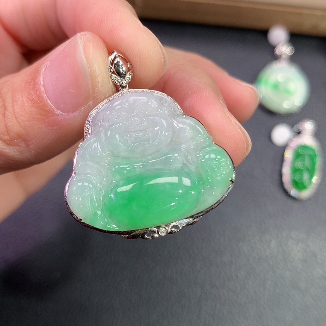 翡翠吊坠(赠链)18K金镶嵌