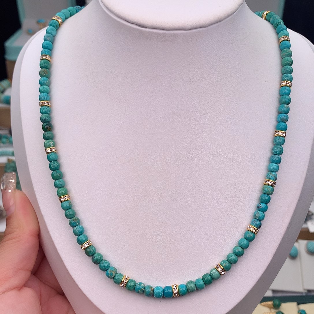 绿松石未镶嵌颈饰