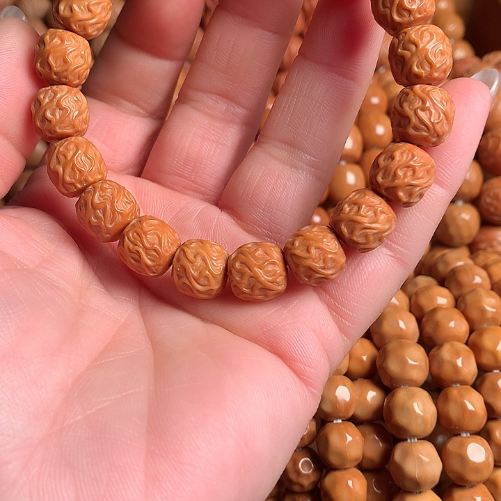 文玩核桃手串知****饰龙须