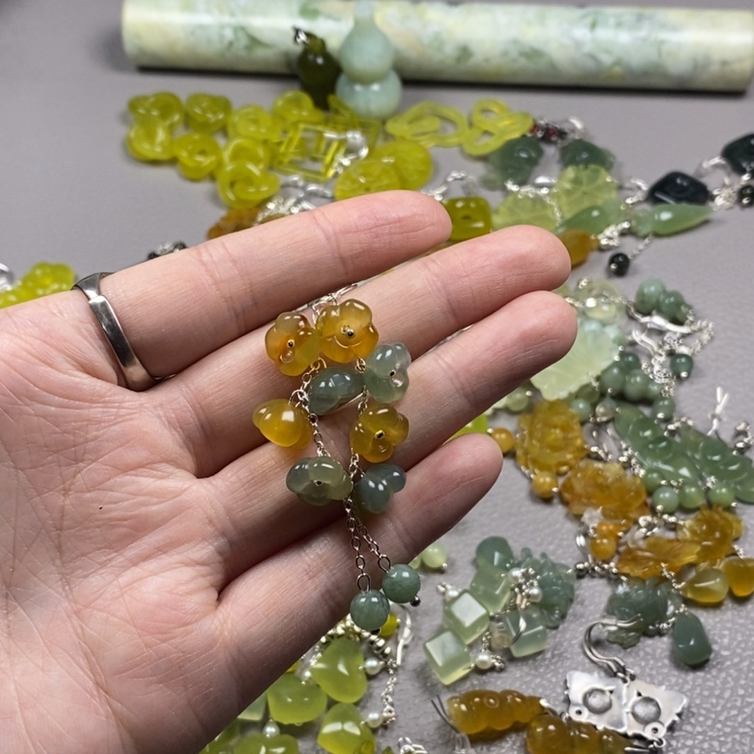 蛇纹石玉未镶嵌挂件耳饰