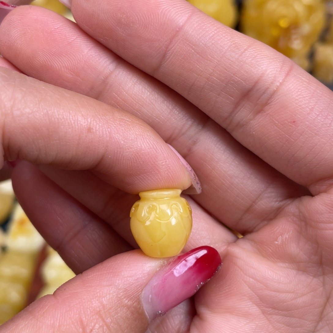 琥珀裸石未镶嵌蜜蜡