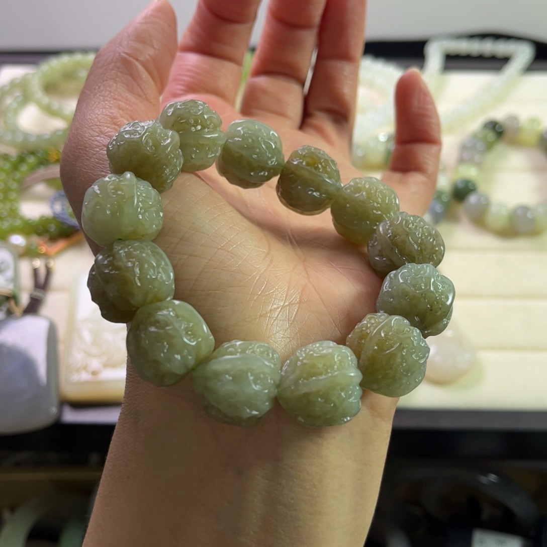 和田玉手链未镶嵌我****?