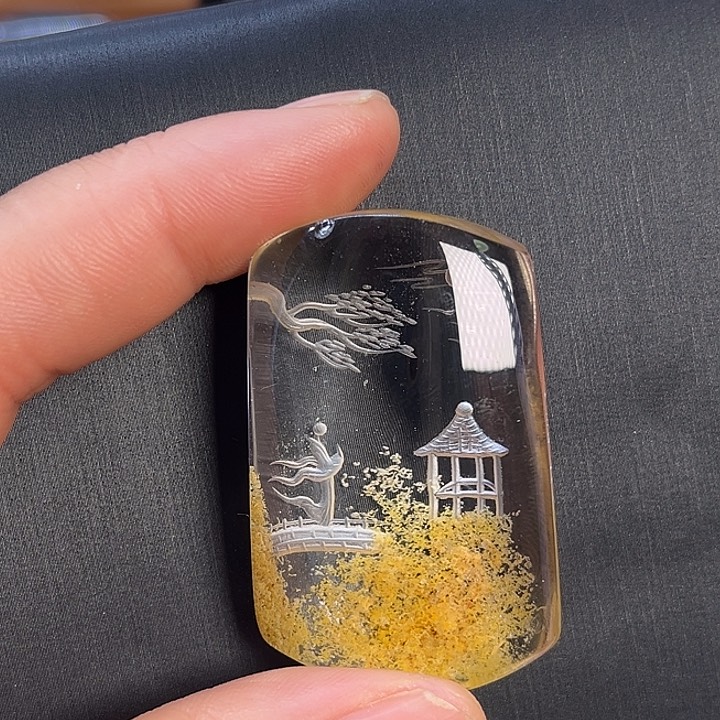 水晶颈饰未镶嵌李***?水晶