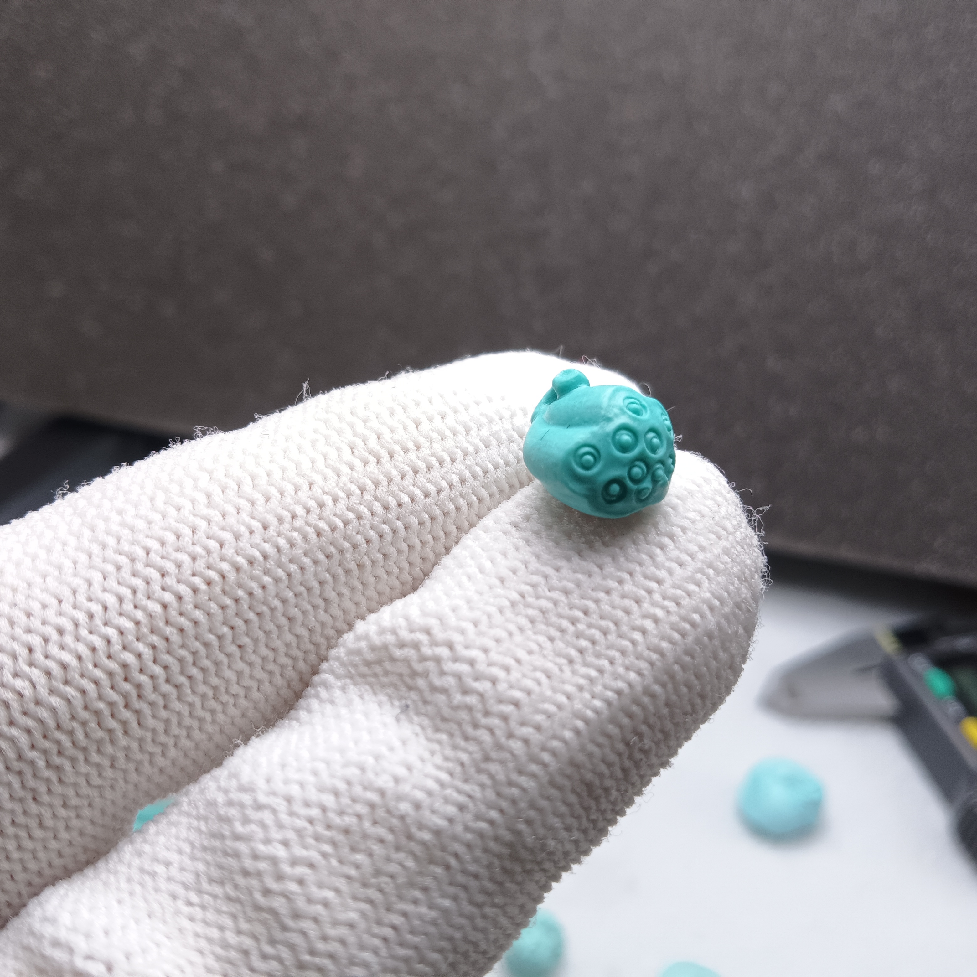 原矿绿松石高瓷精雕莲蓬