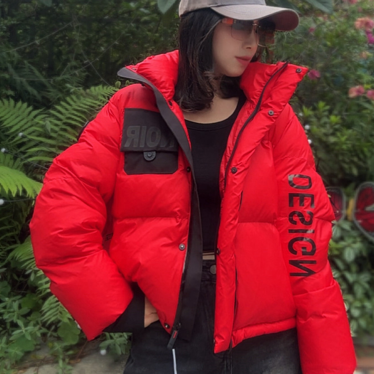 冬季鹅绒服2025冬新款潮牌时尚百搭保暖新款温度计连帽保暖外套女