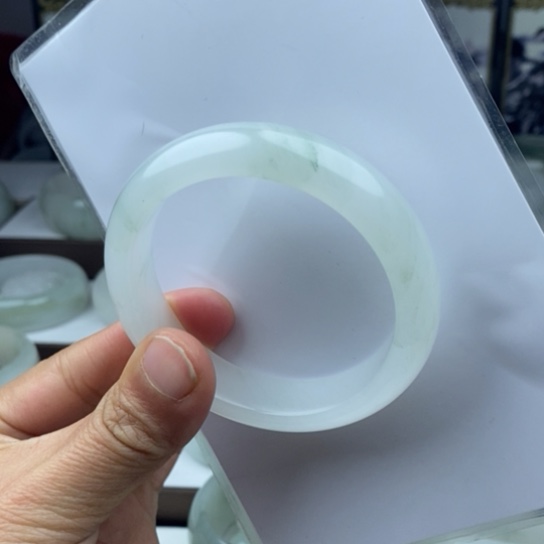 石英质玉（金丝玉）手镯未镶嵌小*贝