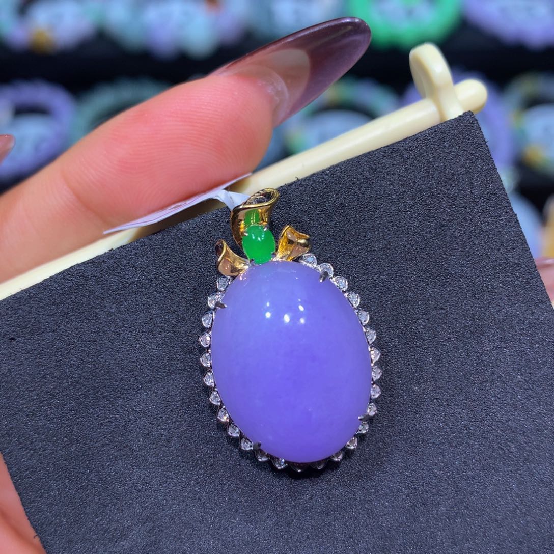 翡翠18K金镶嵌颈饰