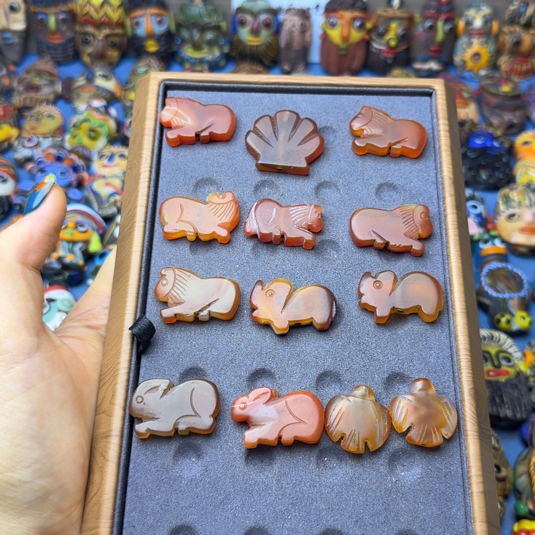 琉璃非金属小瑙牌一个