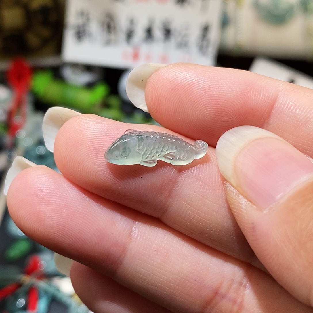 翡翠未镶嵌颈饰冰种锦鲤