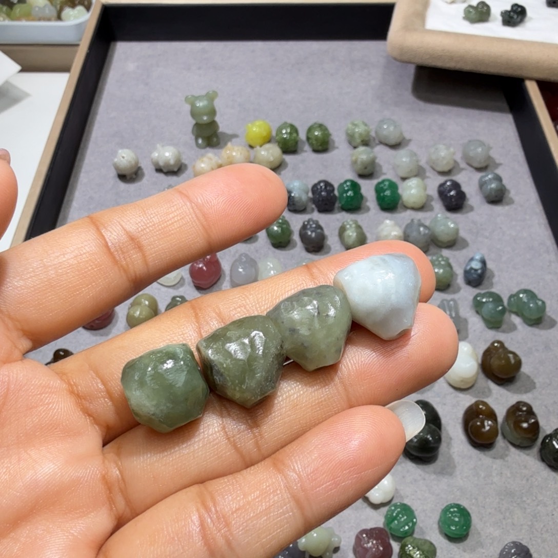 清***作和田玉未镶嵌珠宝奇石