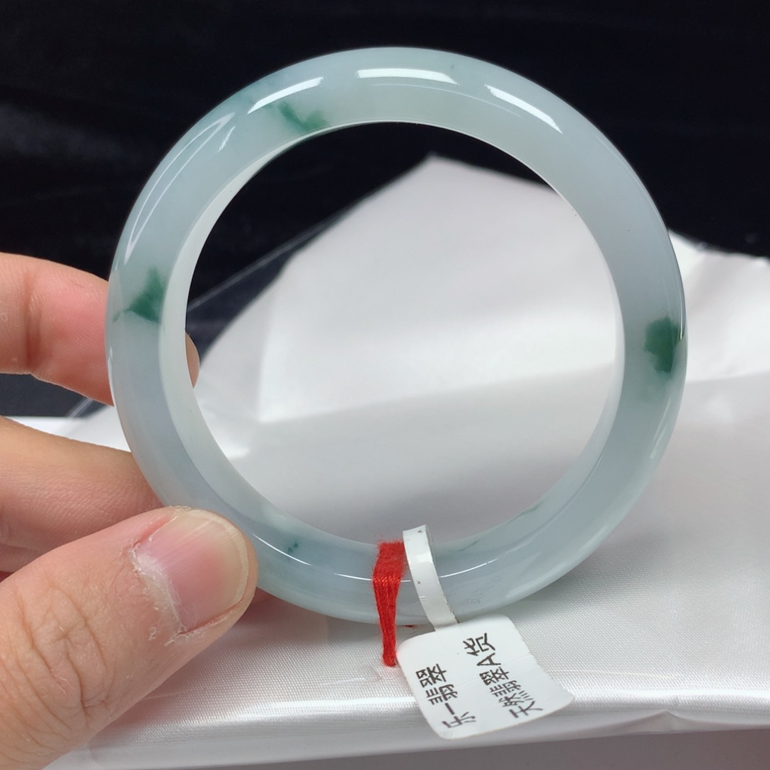 翡翠手镯（圆镯）未镶嵌54.7