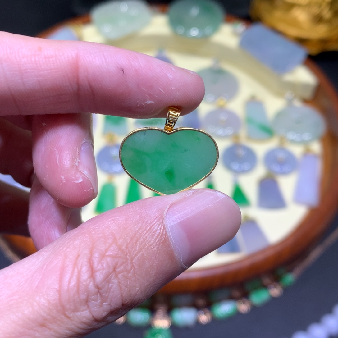 翡翠吊坠(不含链)18K金镶嵌