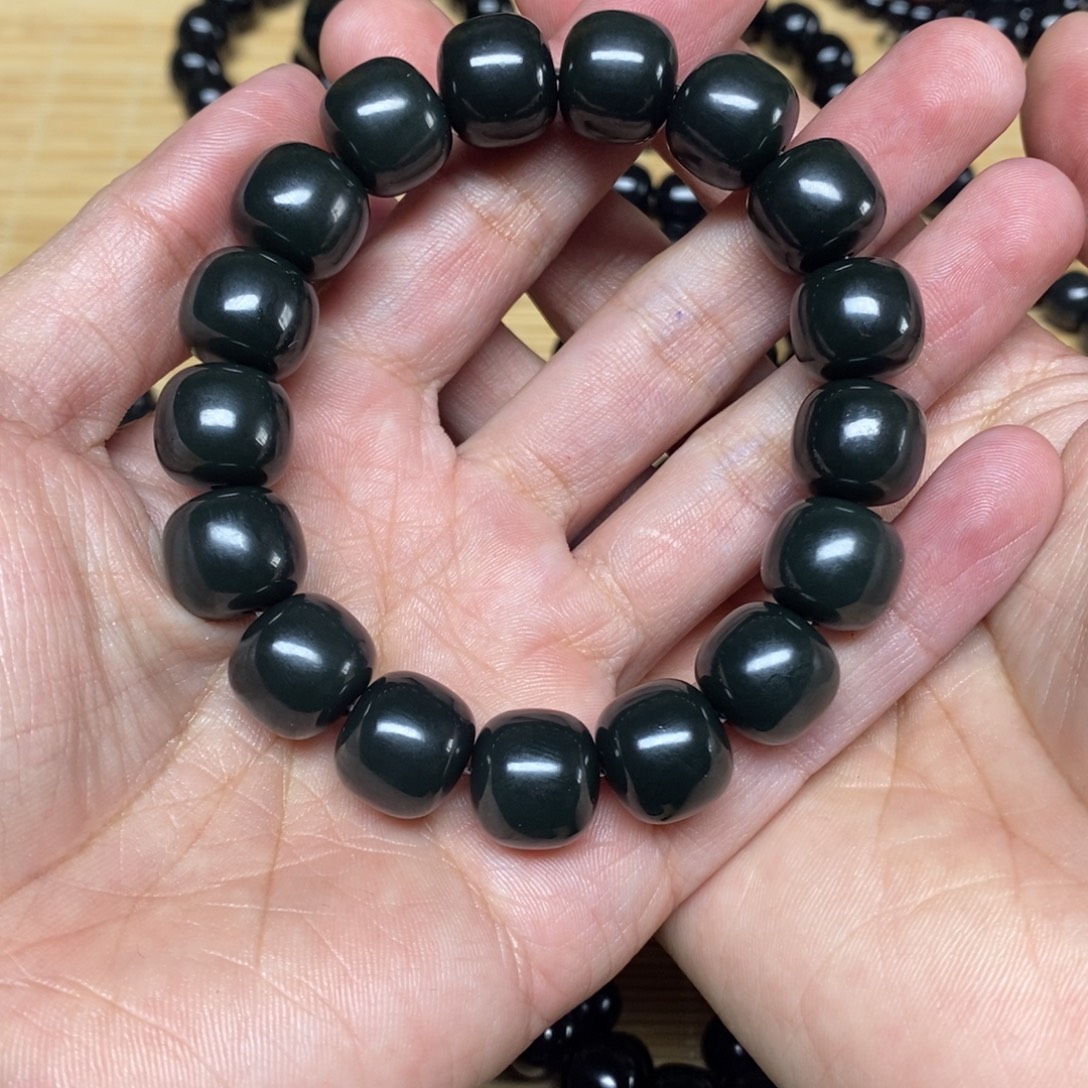 等***想和田玉未镶嵌手链