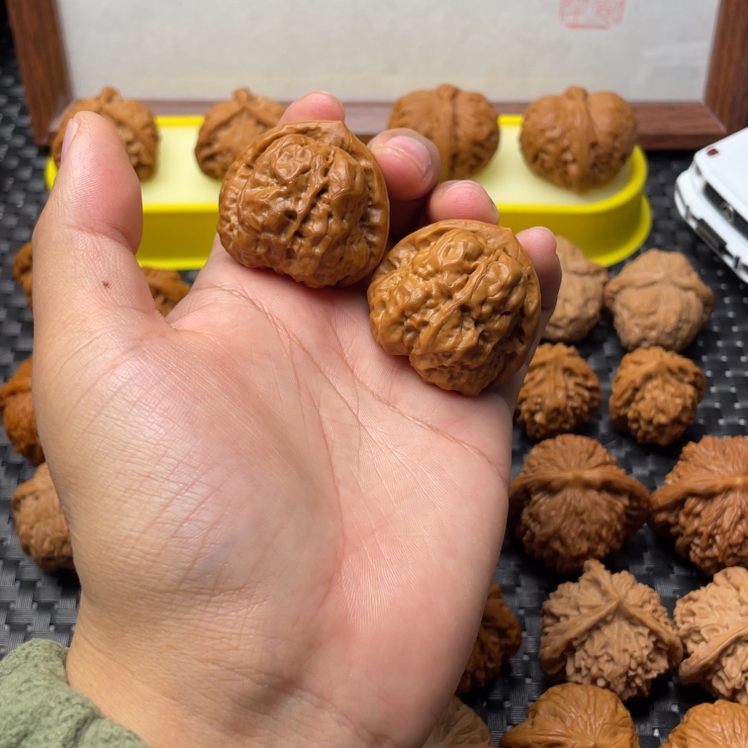 文玩核桃把件蛤蟆头39边肚同尺打底三角