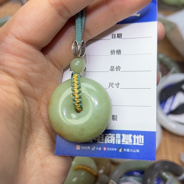 和田玉手镯未镶嵌感*