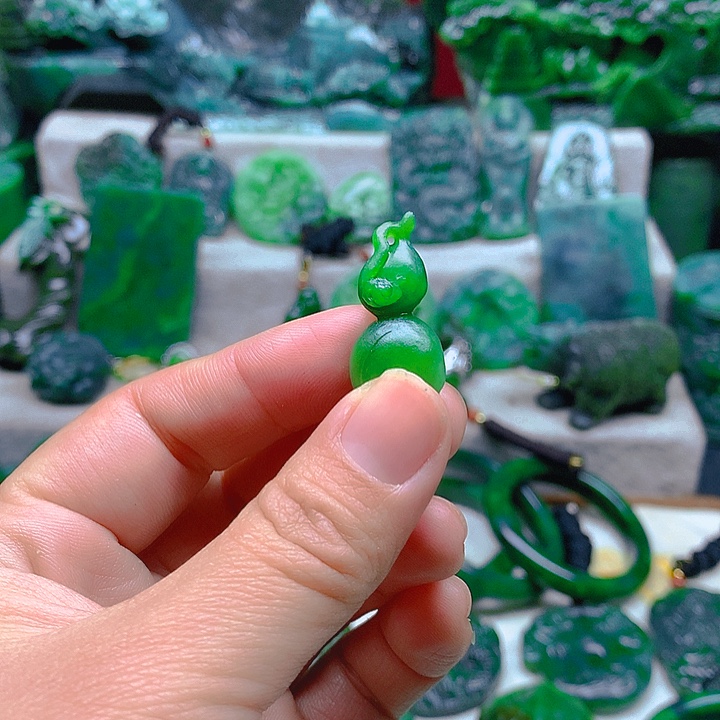 用***眼和田玉（碧玉）未镶嵌珠宝半成品