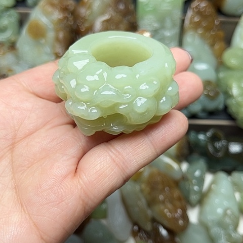 和田玉颈饰未镶嵌路*