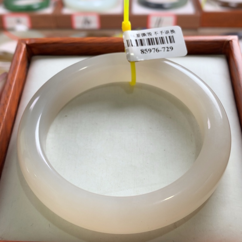 【闪购商品】和田玉手镯未镶嵌59