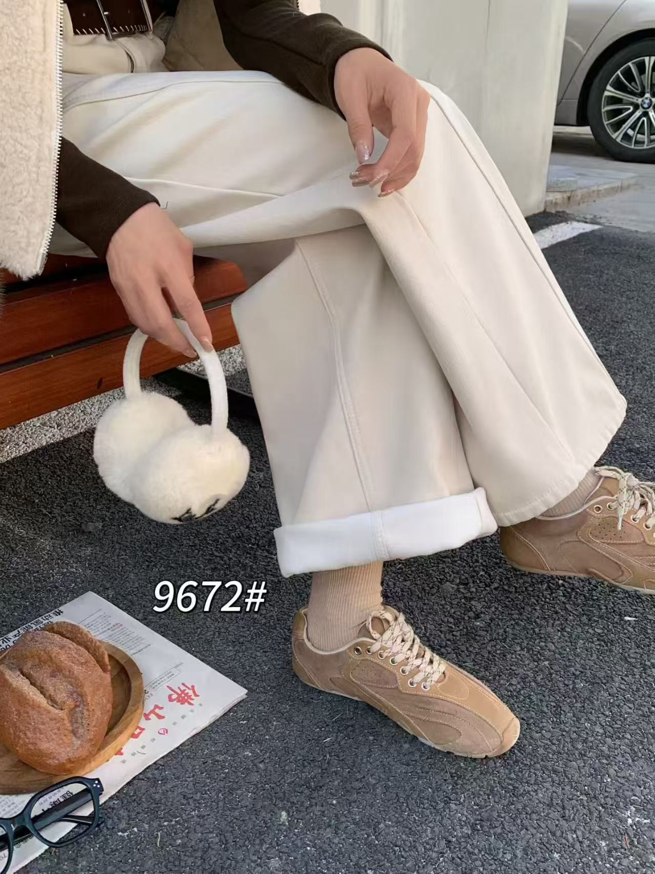 9672-1-AQ杏色植绒弹力牛仔直筒裤