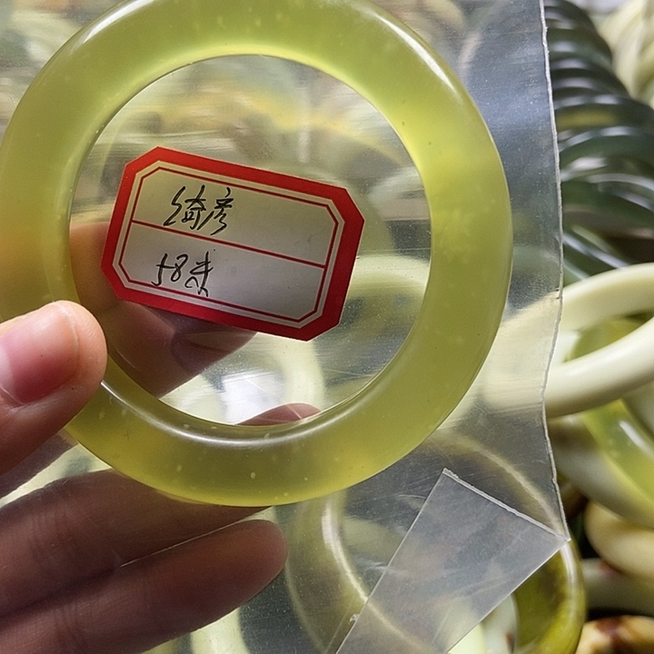 蛇纹石玉手镯未镶嵌绮*