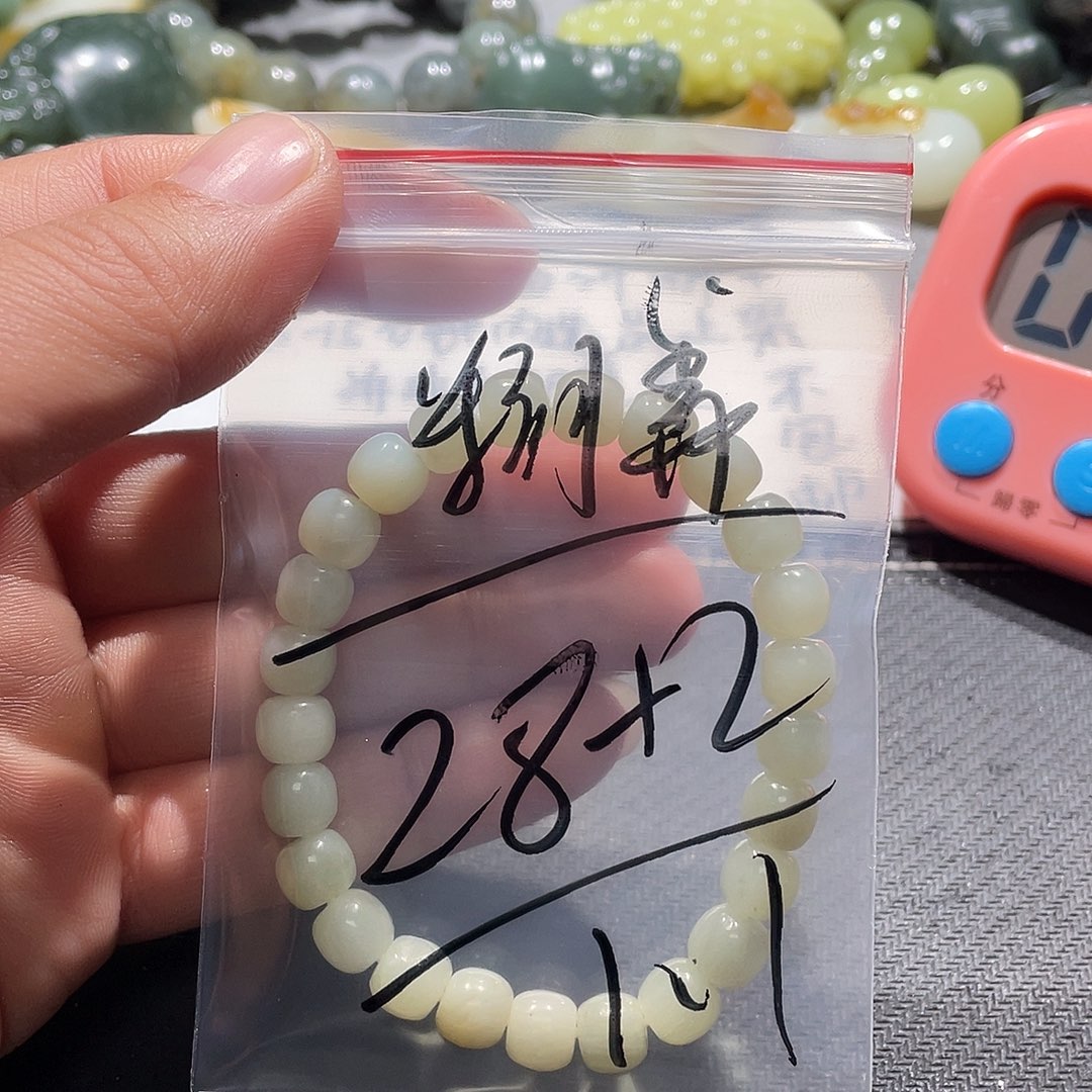 糊***谍和田玉（糖玉）未镶嵌手链