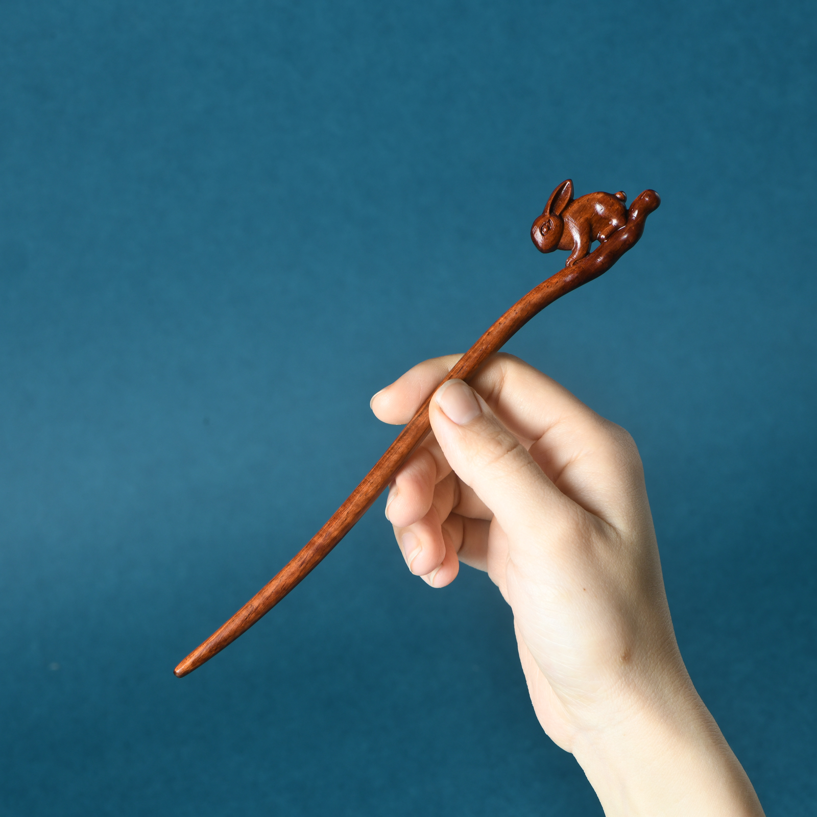 赞比亚血檀精雕月兔发簪