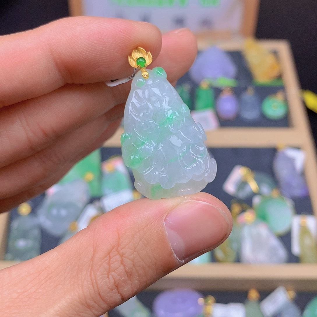 翡翠颈饰18K金镶嵌翡翠