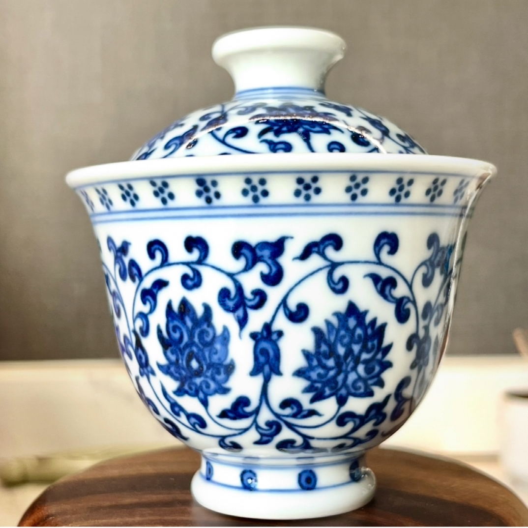 青花缠枝莲纯手工手绘盖碗，容量120