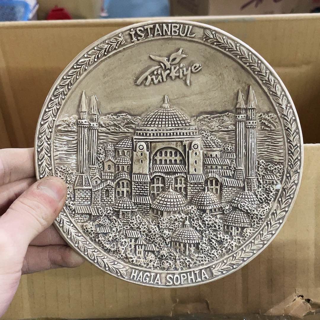 摆件   磕碰。封釉。