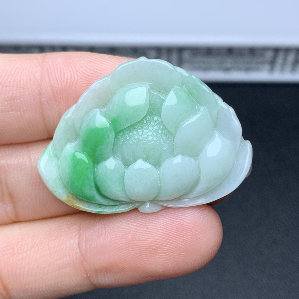 翡翠吊坠天然翡翠A货飘阳绿莲花吊坠正品翡翠飘绿莲花一品清廉