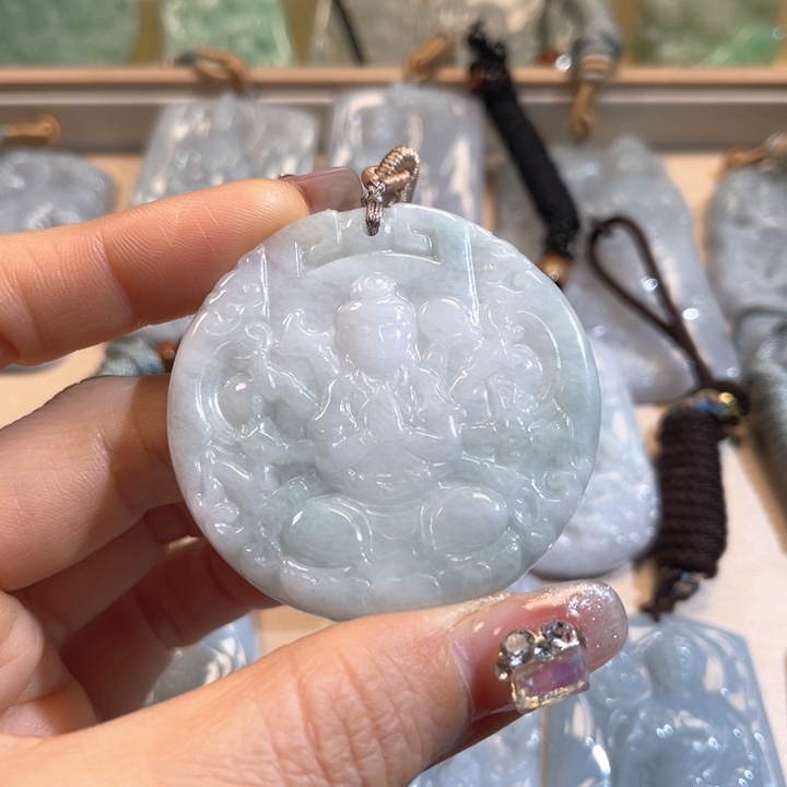 翡翠颈饰未镶嵌翡翠