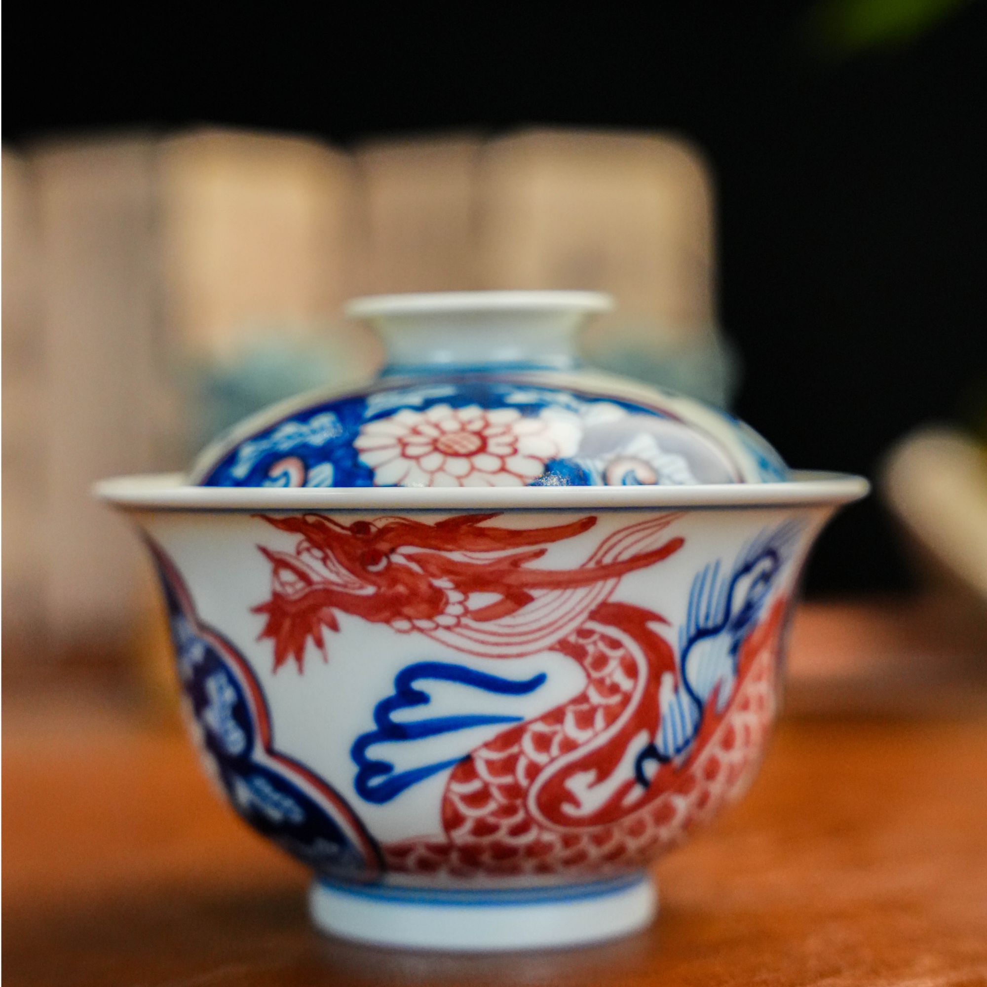 穿花龙盖碗「雨溪山房」120cc