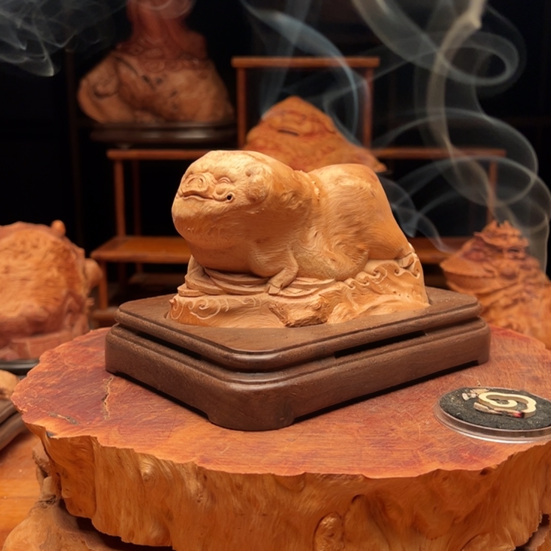 荔枝木荔枝木手工雕刻猪香炉摆件788