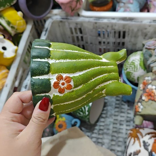 当场拍满15元发货不凑不发，花盆盆口不方不圆有针孔黑点是正常的，